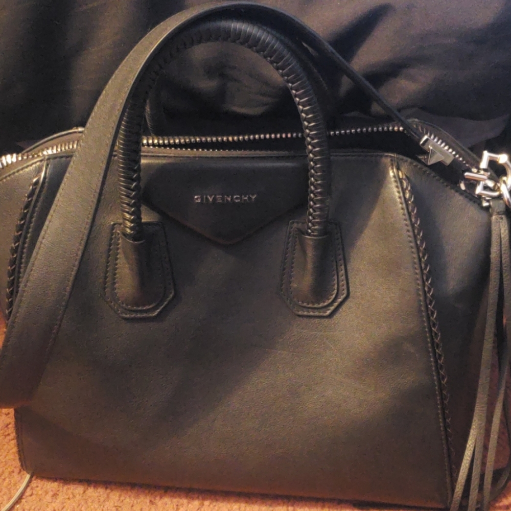 Givenchy antigona medium